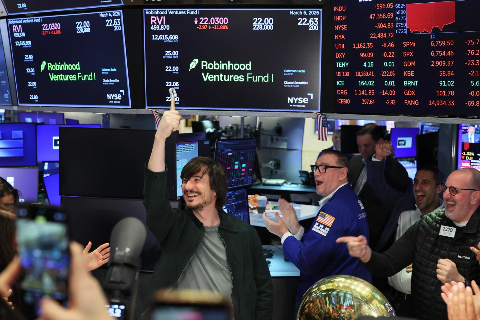 Robinhood bổ sung các đại lý AI, thủ phạm và giao dịch cuối tuần để thu hút các nhà giao dịch tích cực