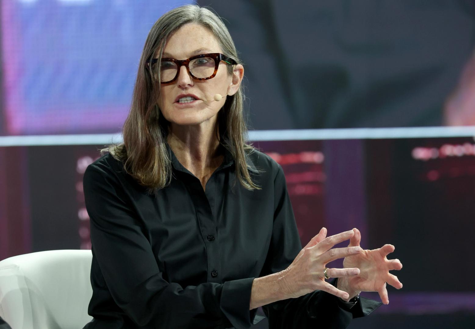 Cathie Wood nói rằng các nhà đầu tư thông minh cần bắt đầu xem các đại lý AI tiêu tiền vào đâu