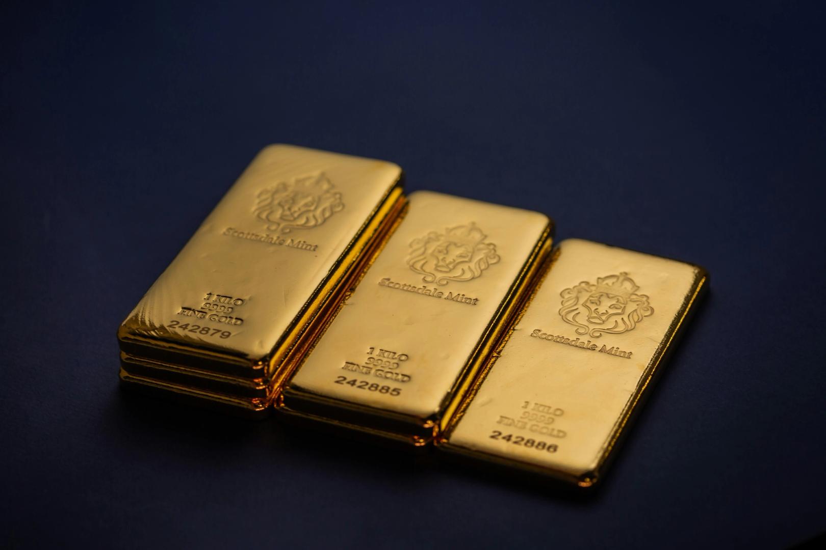 Bitcoin đánh bại vàng, tăng vọt lên 100.000 USD khi chơi