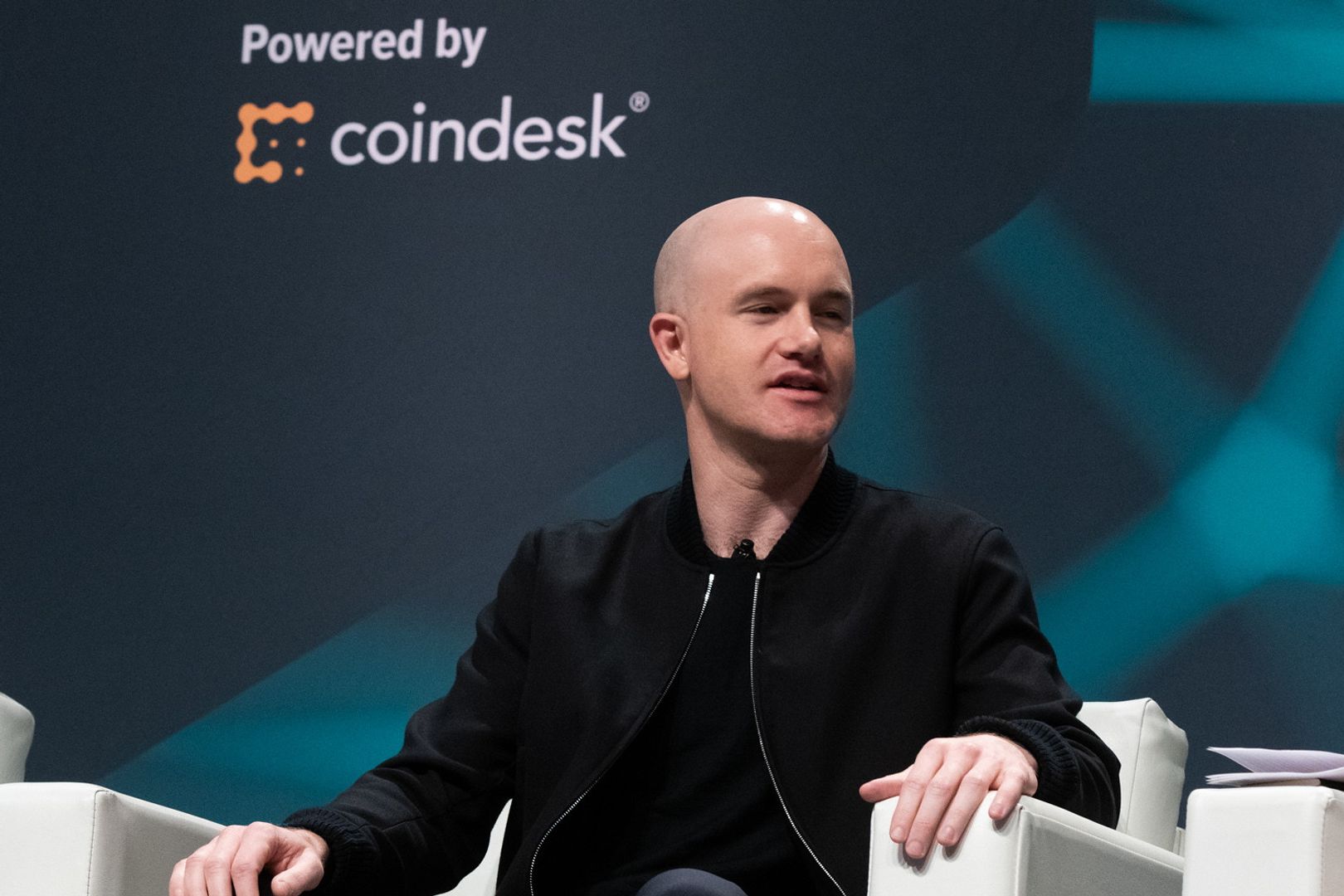 Các nhà phân tích cho biết Coinbase, Robinhood, Circle có thể là những người chiến thắng sớm trong nỗ lực thúc đẩy cổ phiếu mã hóa của SEC