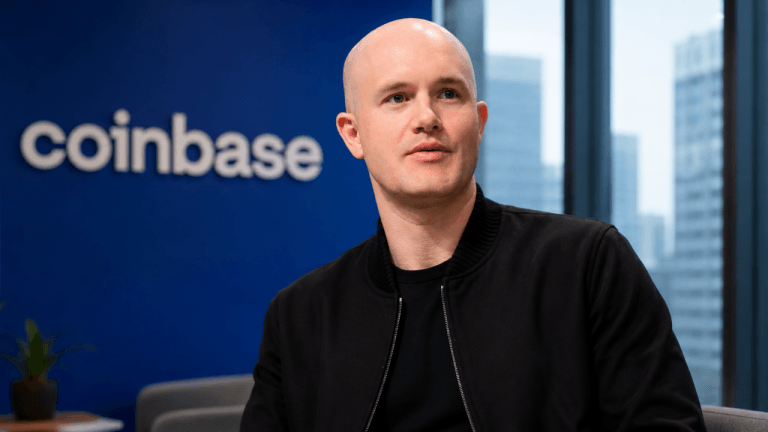 Giám đốc điều hành Coinbase Brian Armstrong thách thức các ngân hàng khi cuộc chiến phần thưởng Stablecoin ngày càng gia tăng