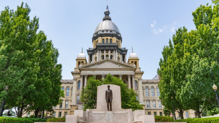 Illinois đồng ý trì hoãn triển khai thuế tiền điện tử 0,2% của tiểu bang
