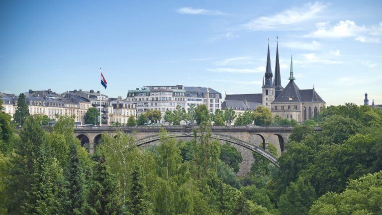 Ngân hàng khổng lồ Tây Ban Nha Cecabank đẩy quyền lưu ký tiền điện tử tới Luxembourg